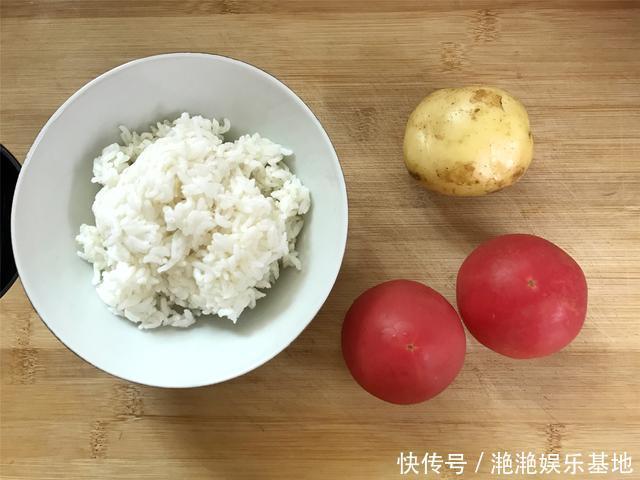 美味可口|剩米饭别再蛋炒饭了,教你新吃法,美味可口又营养,好吃到舔盘