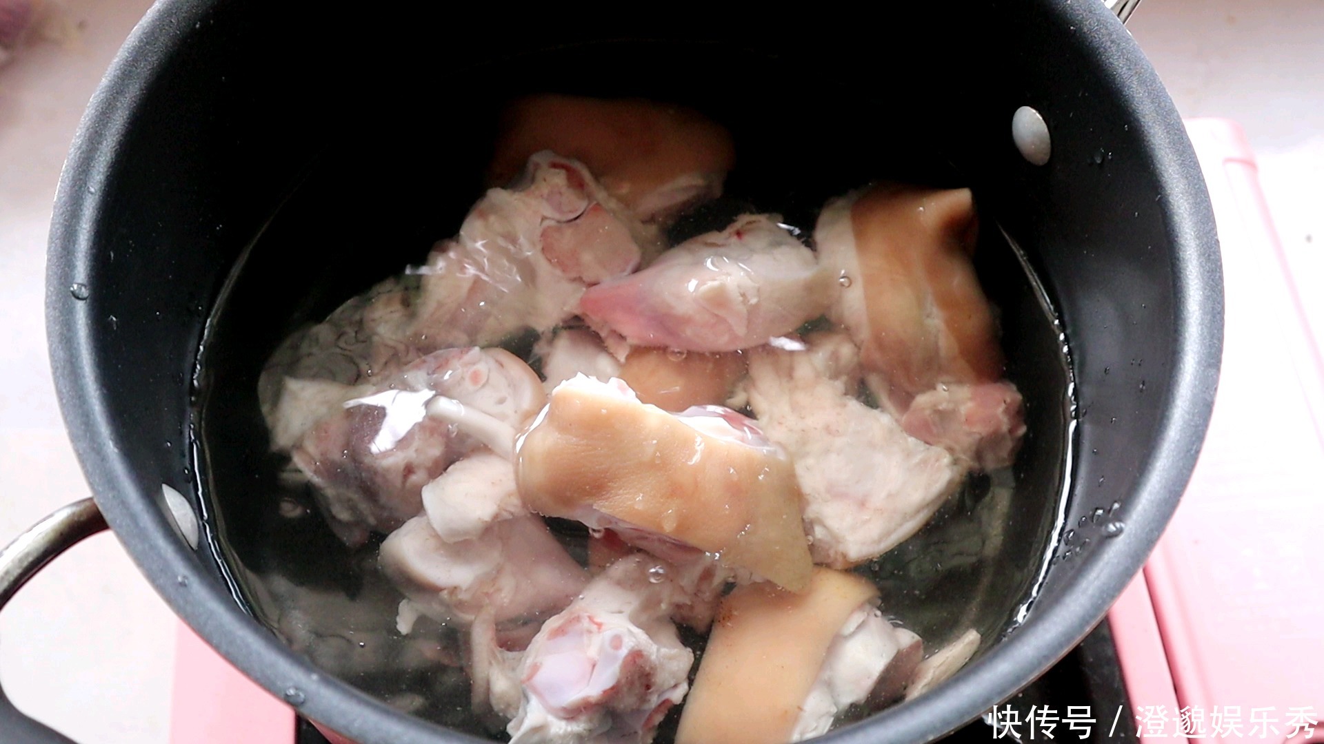  好吃|猪蹄最好吃的做法，软糯咸香，边煮边流口水，关键好吃还不长肉