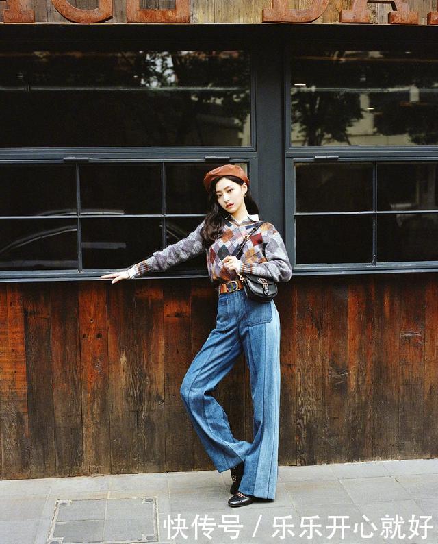 今年火了一种穿搭，叫“毛衣+阔腿裤”，时尚又显高，潮人都再穿