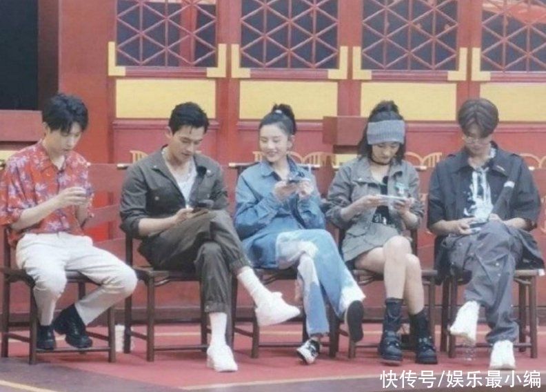 新路透|《你我皆王者》新路透！杨幂小贾祖儿打游戏，幂姐电竞少女装好绝