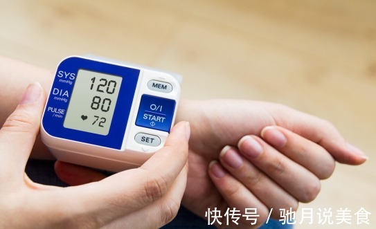 高血压患者|高血压患者不能吃大蒜,医生提醒,除大蒜外,还要少碰2种食物