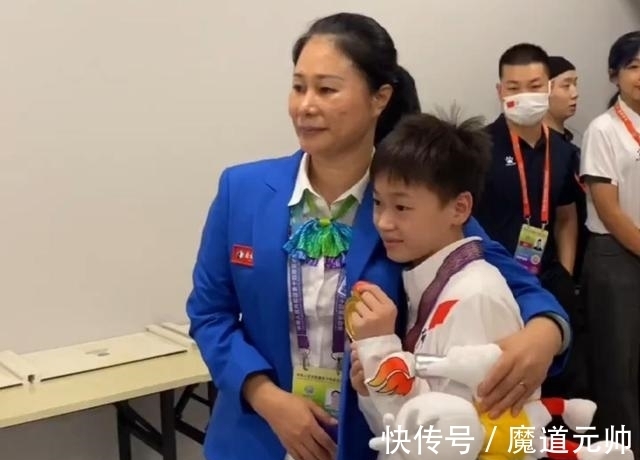 小女孩|全红婵太大方了！8个字回应师姐，表现风度翩翩，小女孩太棒了