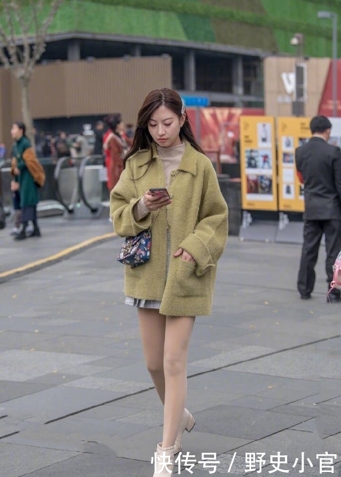 显高|街拍:冬季单品花样搭配,时髦好看还显瘦显高,每天这么穿都新鲜