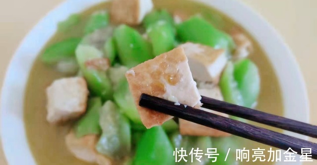 切块|豆腐和它是绝配,切块一煎再一炖,软嫩鲜美好消化,天天吃都不腻!