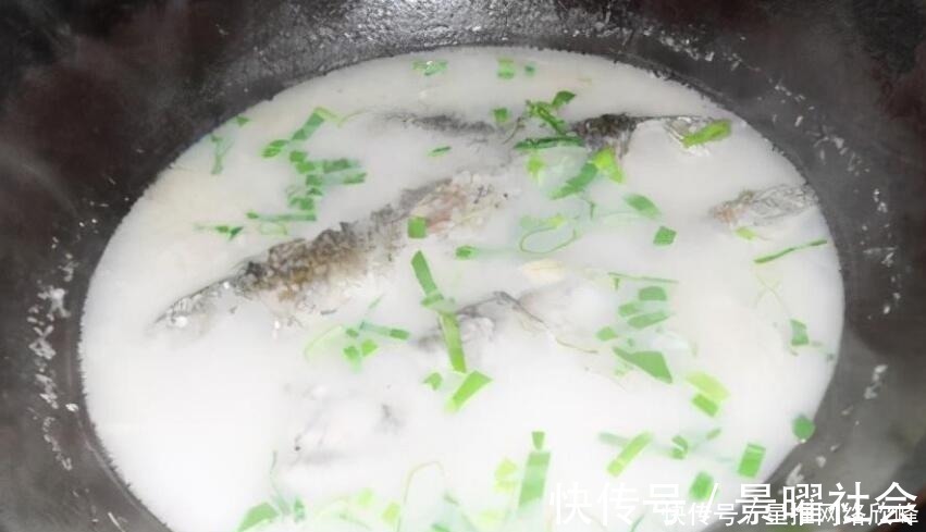 秘诀|煎鱼“不粘锅不破皮”的2个秘诀，少一个都不行，很多人不知道！