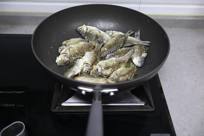 鲫鱼豆腐汤|它的营养比甲鱼还高,浑身上下全是宝贝,一斤7元却无人问津