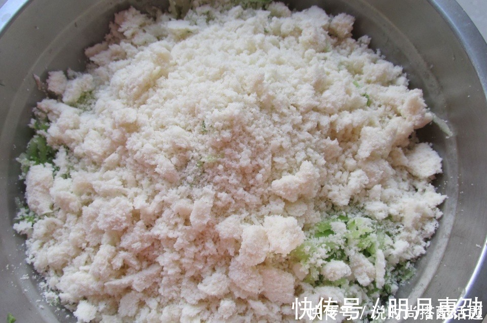 小人参|做萝卜丸子不用淀粉不用面粉，加它外酥里软不发硬，做一盆都吃光