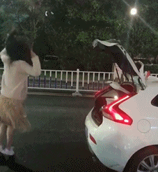 |搞笑GIF段子:现在没点才艺,现在连婚也不好意思结了!