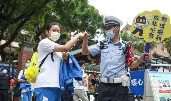 考生|少年考场归来，城市荣光与你们同在