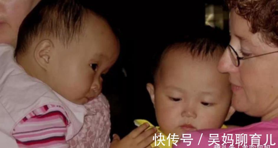 新生儿|双胞胎出生后,分别被姥姥留在中国奶奶抱去美国,18岁相见差距大