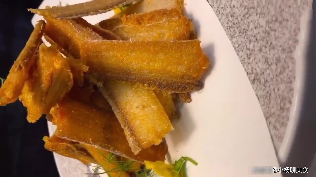 煎带鱼不粘锅不碎的小技巧，全程讲解详细，担保外形美观酥脆诱人