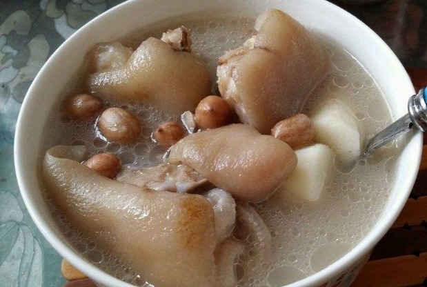 买猪蹄时,是挑前蹄还是后蹄两者口感有很大差别,别再买错了