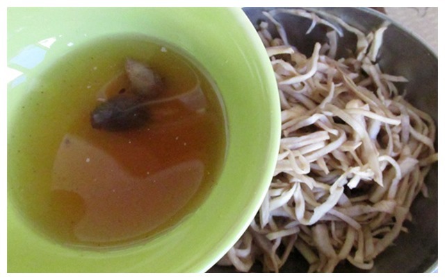 其貌不扬的芥菜疙瘩,只需撒上盐和五香粉,其它的就交给时间了!