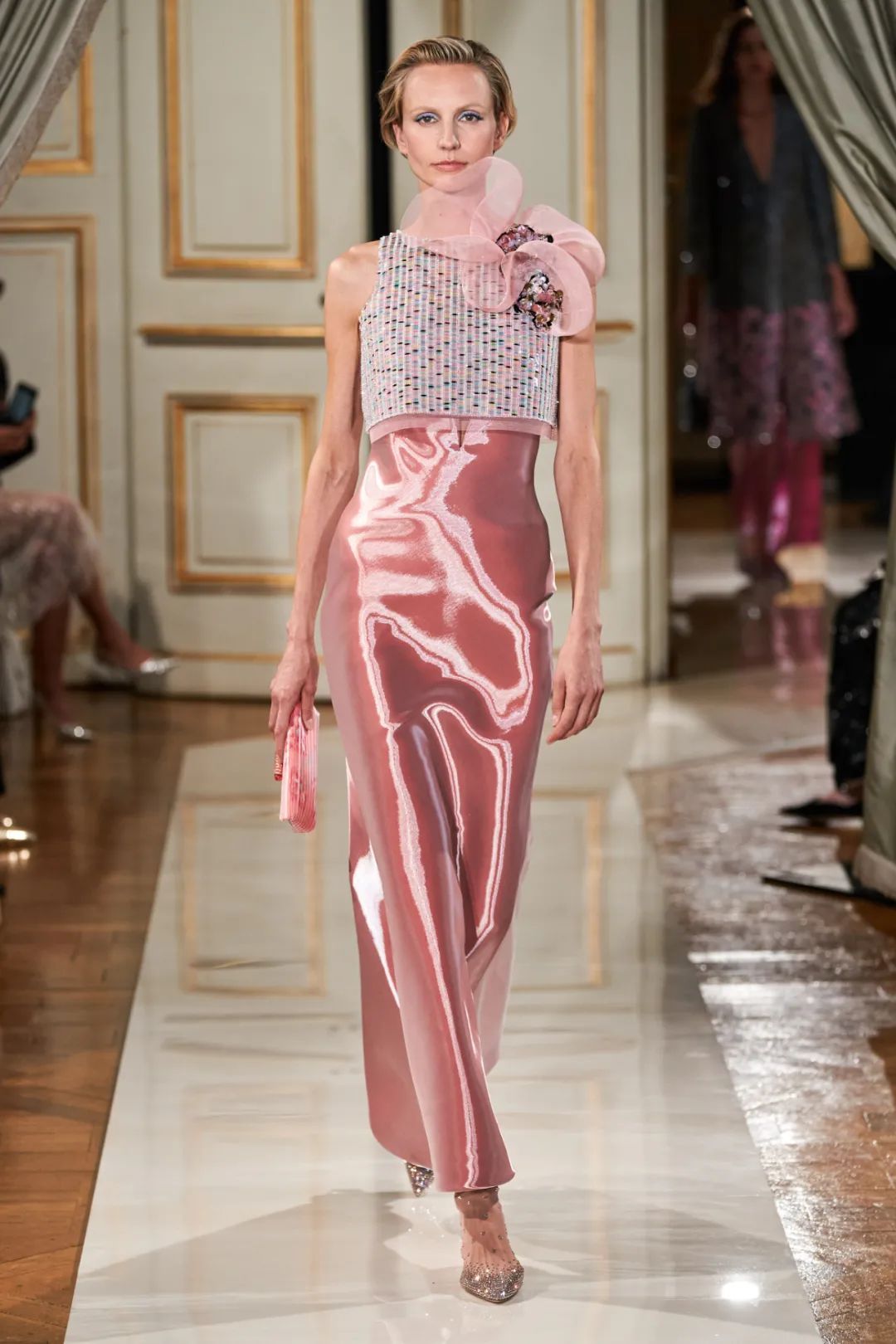 87岁的阿玛尼老爷子，依然是把高级做得最优雅的人|T型台 | shine