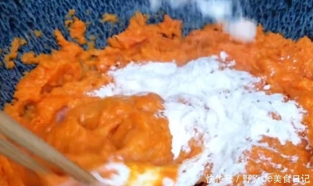 胡萝卜要多吃，教你新做法，加4个鸡蛋，营养美味，比吃肉还要香