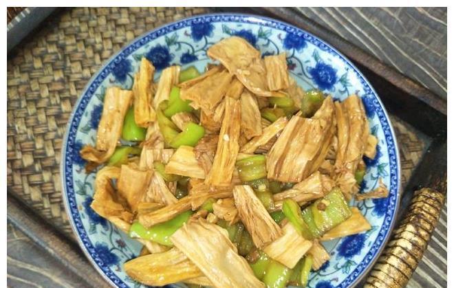腐竹|泡腐竹时，用冷水还是热水？教你正确做法，以后别乱炒了