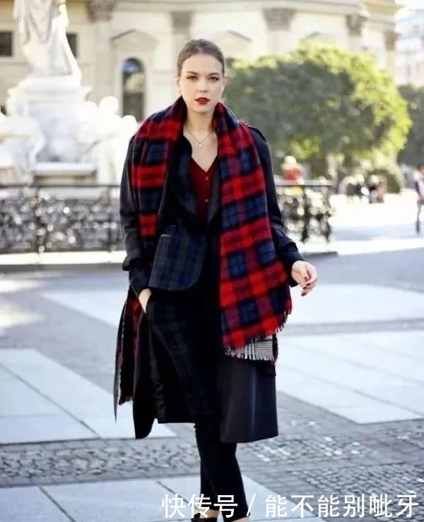 围巾搭配小心机，这个秋冬时髦和温暖全都有了