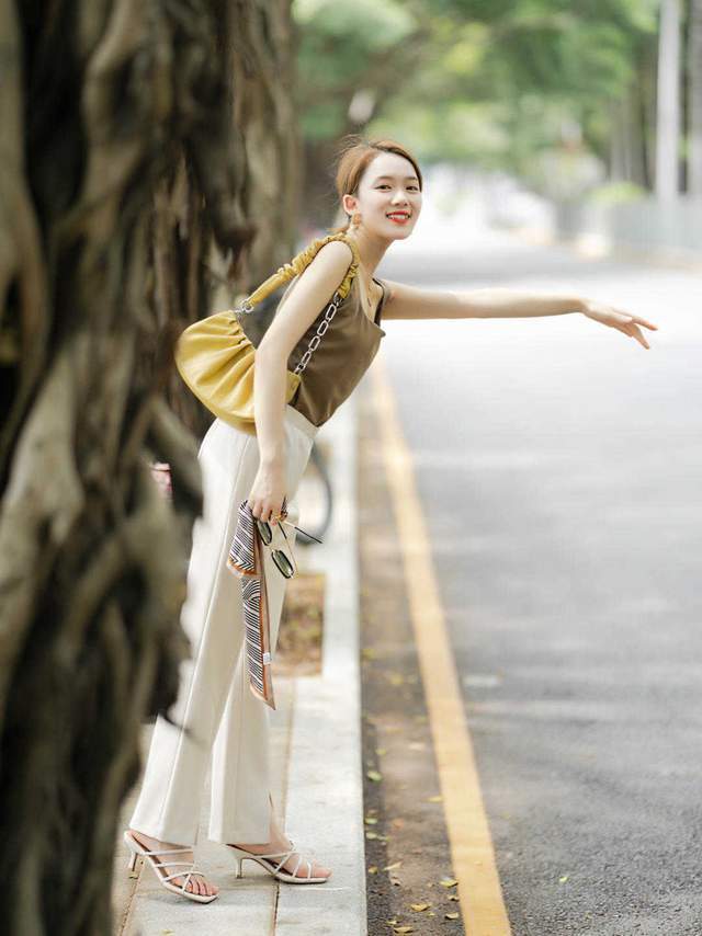 阔腿裤|奔三奔四的气质女神爱这样穿,吊带上衣配西裤干练精致,减龄时髦