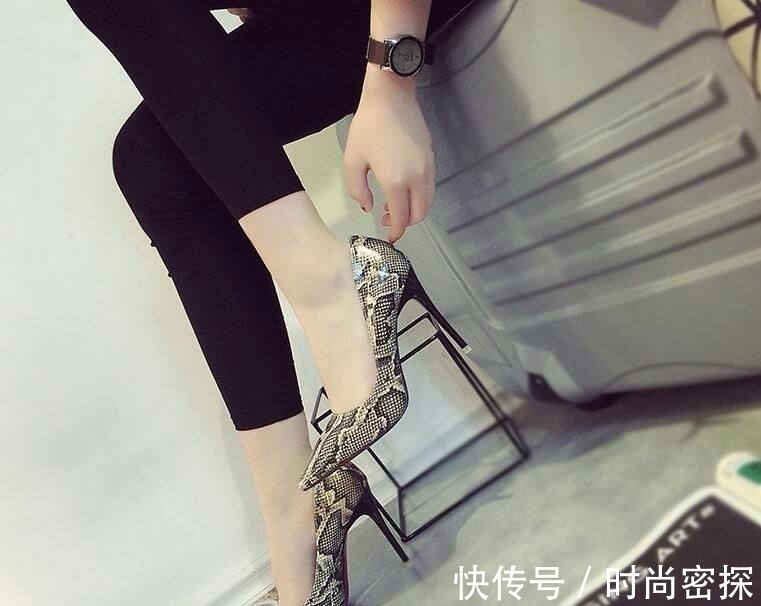 优雅|蛇纹高跟鞋性感细腻，高贵奢华的成熟女人味