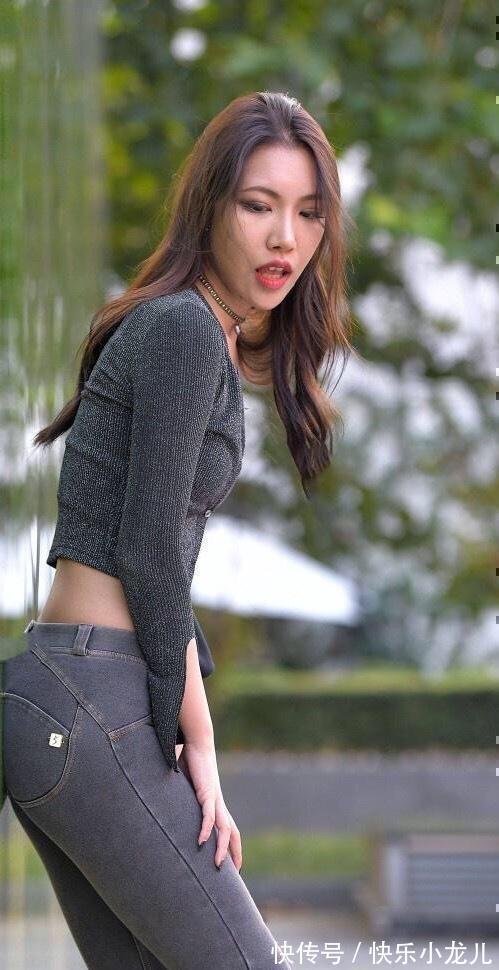 针织 高腰设计的打底裤穿上后很显瘦,打造自己的时尚格调,穿出大气