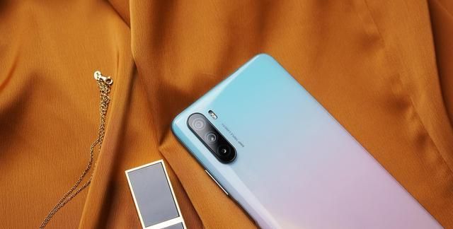中国电信|雷鸟、鼎桥、运营商定制,华为曲线回归5G手机市场,有人买吗?