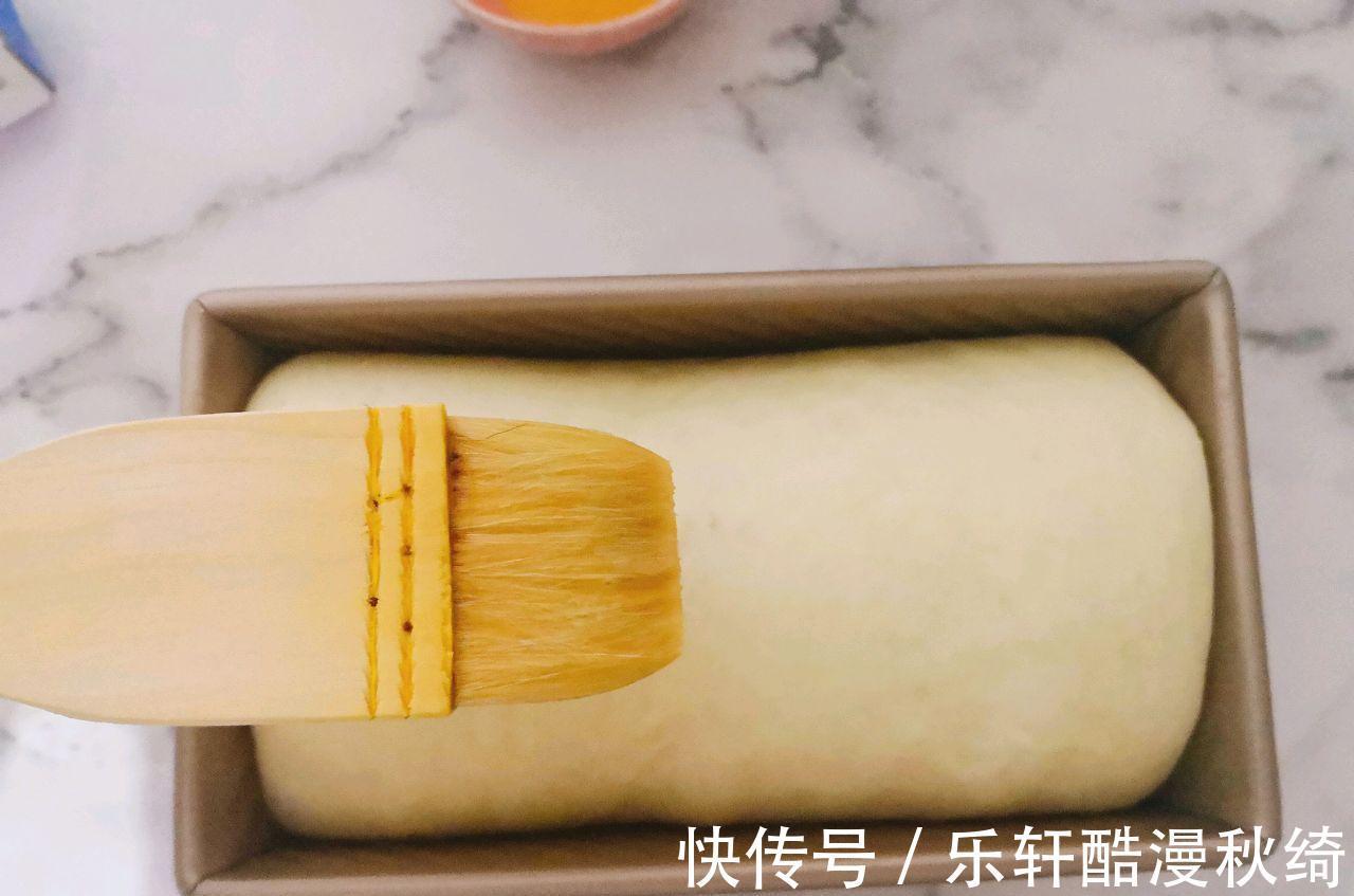 蜜红豆吐司|在家烤个蜜红豆吐司，香甜软糯，每一口都甜在心里