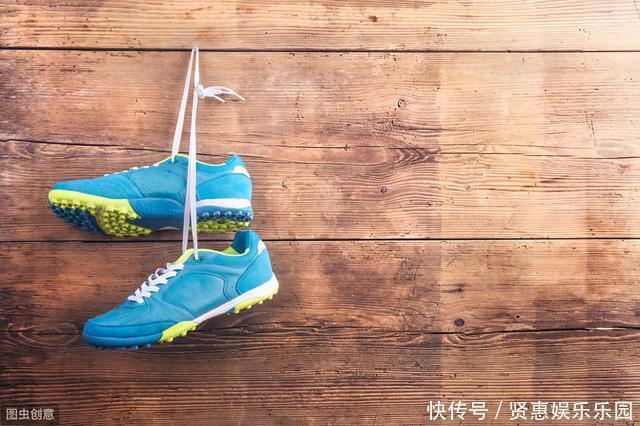 职场女神巧妙穿对鞋:运动鞋、高跟鞋、靴子