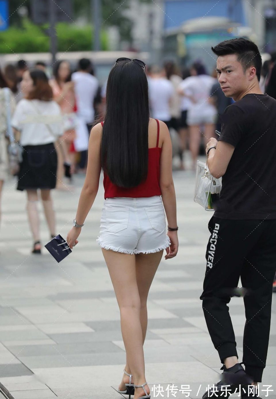 女人味|优雅的气质美女，散发迷人女人味，好想带她去老君山吃泡面