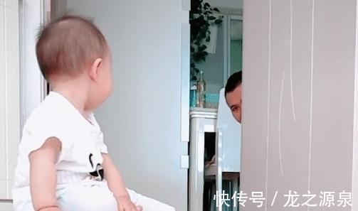 萌娃|“小跟班奶爸”带娃火了,这大概是最值钱的大小版“移动拖把”了