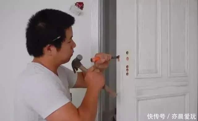安装|万万不要让工人这样装木门,老木工看了直摇头,入住就知有多坑