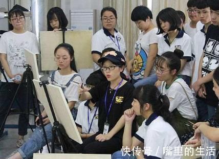 美术|美术生想吃“辣条”,画室不让吃可咋办?那就只好画出来解解馋