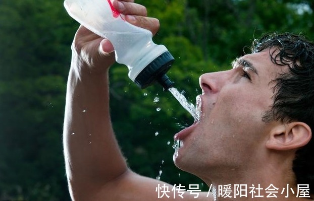 肝细胞|身上这种“小红点”或在代表肝脏出大问题了,别再拖,快去做肝CT