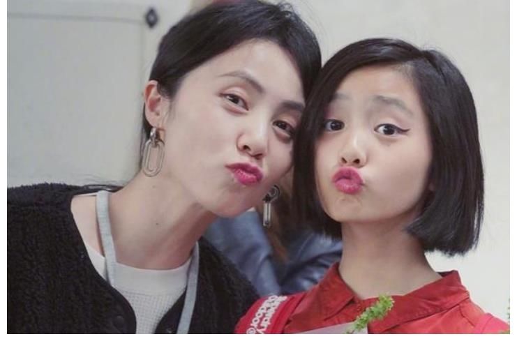 图书馆|黄磊女儿多多被造谣，和男友在图书馆亲热，网友：是偶然更是必然