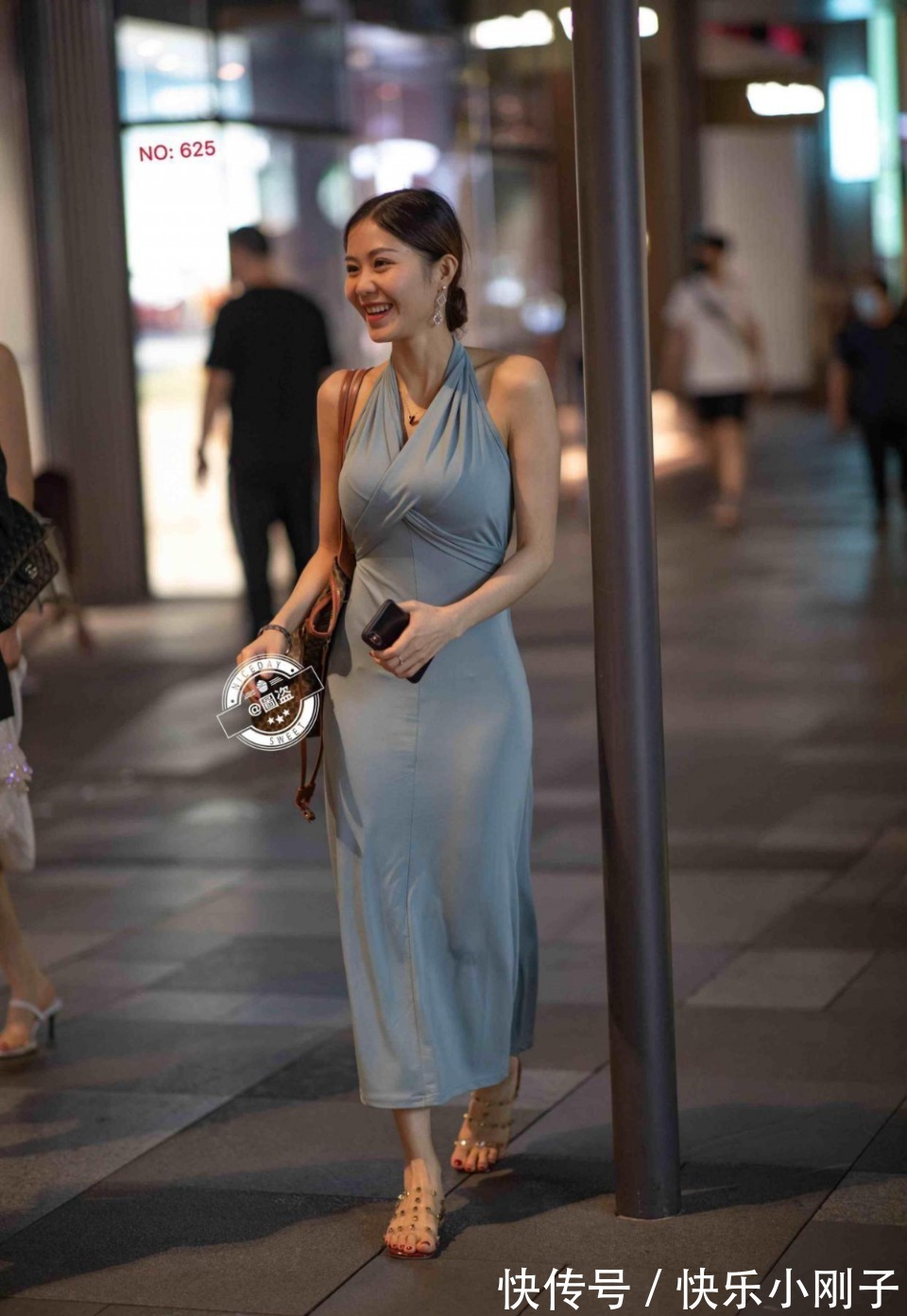 搭配|女神连衣裙穿搭,让造型显得时髦不单调,身材火辣