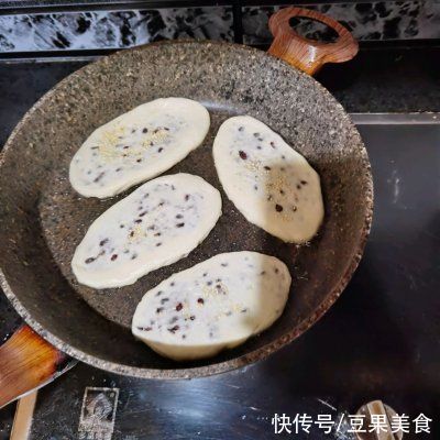 正宗地道的消耗豆沙馅之平底锅酥饼做法,速来围观