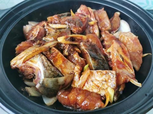 无论炖什么鱼，都不能放这2种调料，不然鱼腥味更重！