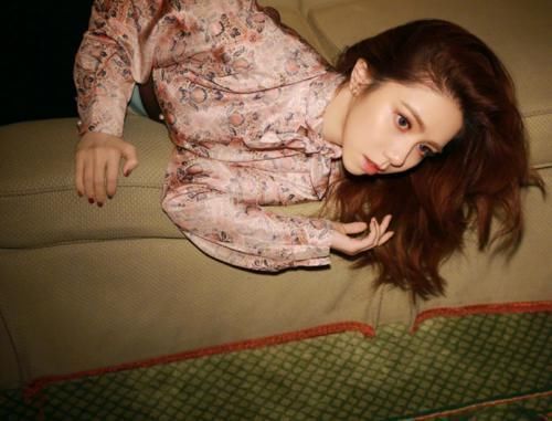 按摩|張顏齊給鄧紫棋按摩,卻把手放在她“衣服下”,網(wǎng)友:真不怕被罵