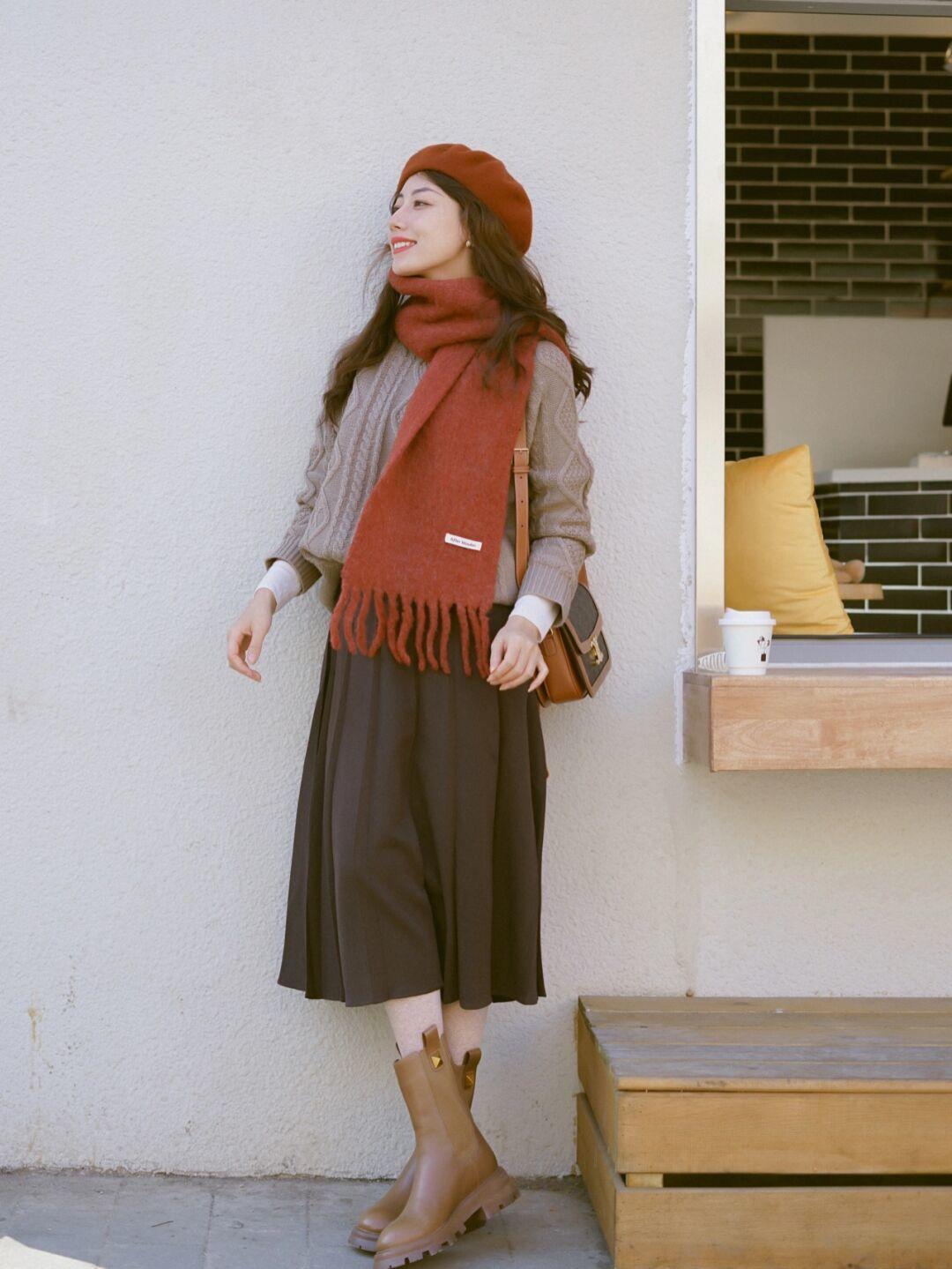 打底衫 降温后毛衣怎么穿更高级?用这4款打造好气质,想不优雅都难