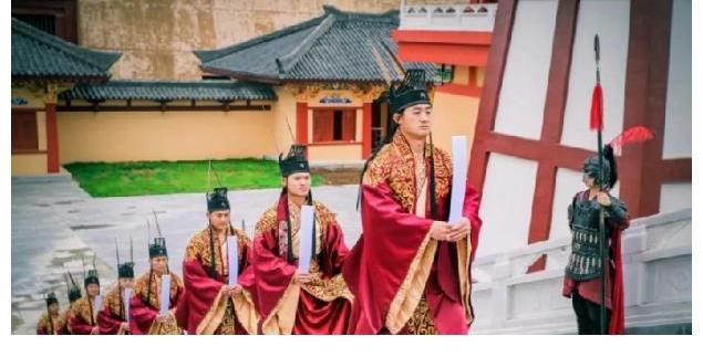 古代|古代女子衣服长裙拖地，怎么回事