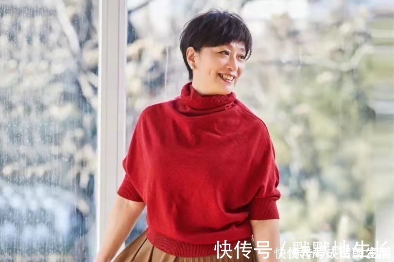 发质 女人到了60岁,最好不要烫小卷,教你这样选发型,时髦减龄又洋气