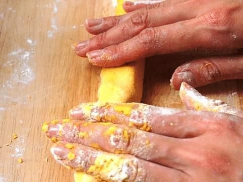 南瓜里面加鸡蛋,味道香甜浓厚,操作简单,轻松搞定早餐!