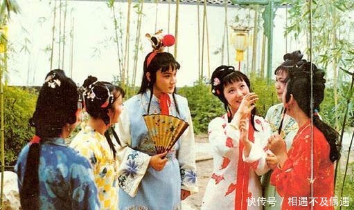 黛玉前世是绛珠仙草, 宝玉前世是神瑛侍者, 都不如秦可卿的身份!