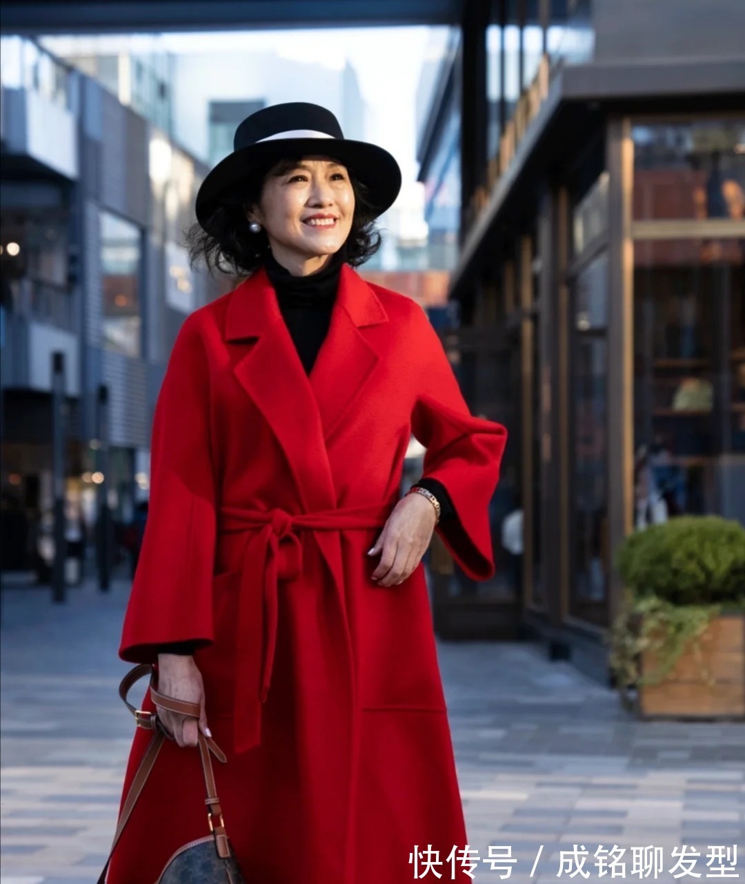 老年人 谁说老年人怎么打扮也没用,看看61岁的时尚奶奶,气质吊打年轻人