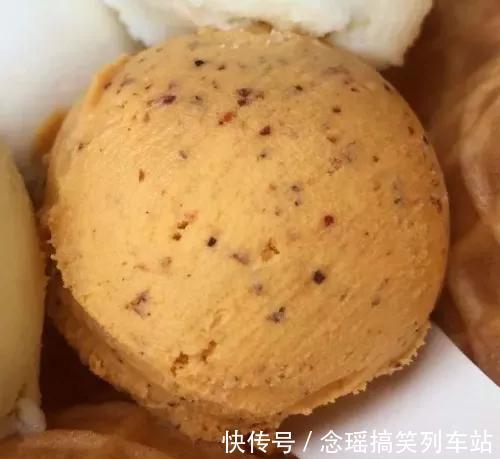 冰淇淋|吃了臭豆腐味雪糕后，我憋气找了山东大葱冰激凌和它掰头