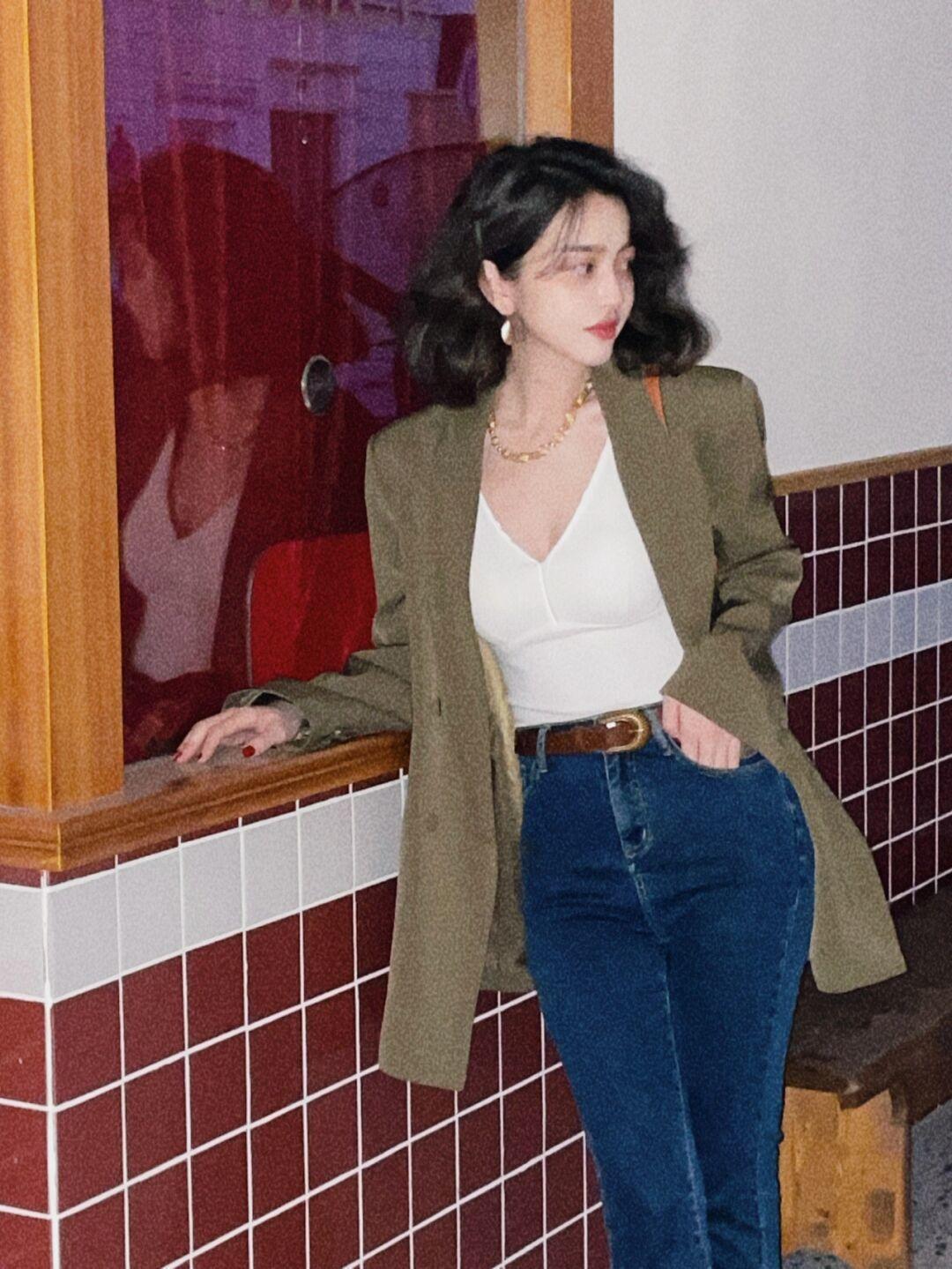 开叉裙|秋天穿搭指南!西装外套+牛仔裤,复古又时髦!