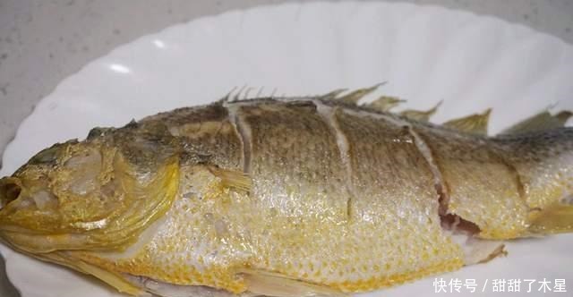 黄鱼的经典做法茄汁烧黄鱼,这味道,让你有舔盘子的冲动