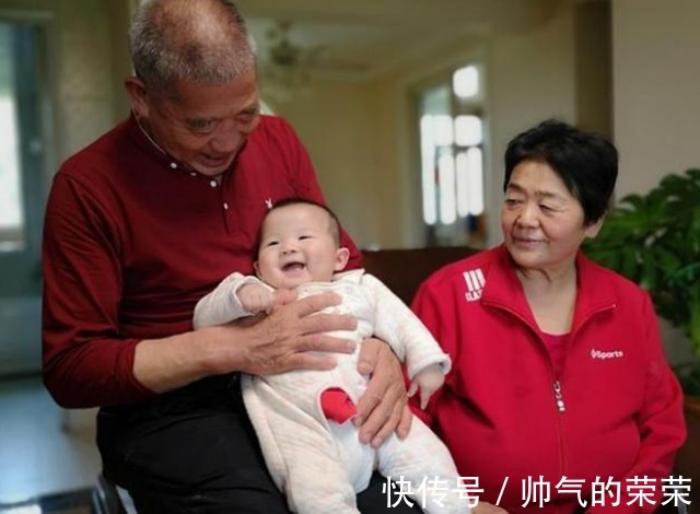 田女士|“天赐宝宝”已两岁,两夫妻曾回应吃喝不愁,现在利用孩子挣钱