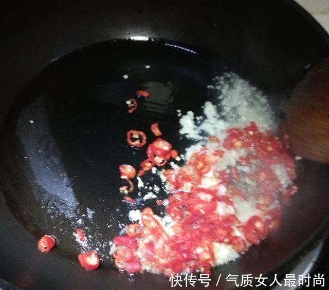 扑空心菜,爽口清脆最是下饭呢!