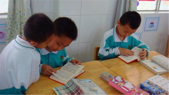 字典|爸爸姓“赵”,起早贪黑查字典给娃起这名,孩子念错名字十几年