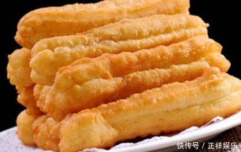 炸油条放酵母就废了!教你这样做,油条蓬松酥脆更好吃